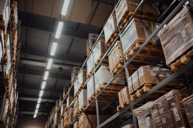 Encomendas de marketplace organizadas para expedição a clientes em Portugal